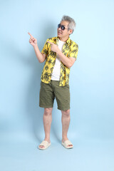 60s Senior in Summer vacation