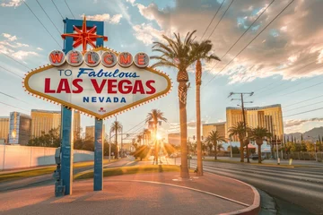 Wandcirkels aluminium The iconic "Welcome to Fabulous Las Vegas Nevada" sign set against a sunset, represents the excitement and allure of the famous city known for its vibrant nightlife and casinos © romanets_v