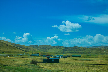Obraz premium Aba Qiang and Tibetan Autonomous Prefecture, Sichuan Province - mountains and grassland scenery under the blue sky