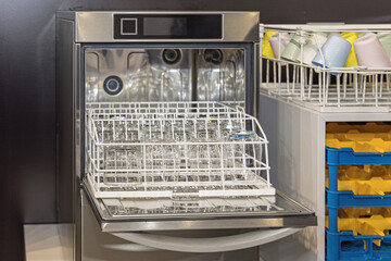 Open Door Commercial Dish Washing Machine With Rack Insert for Glasses