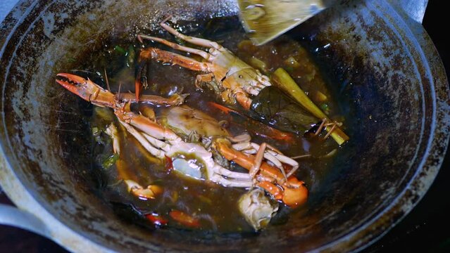 cooking process a Indonesian seafood kepiting saus tiram, steamed crab with oyster sauce