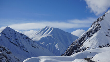 Fototapeta na wymiar snow covered mountains pass