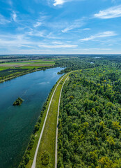 Ausblick auf die Lechstaustufe 22 bei Unterbergen in Bayerisch-Schwaben