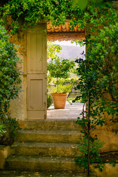 Fototapeta old house in the village provence