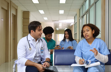 Medical students talking Consult with the doctor in the hospital.