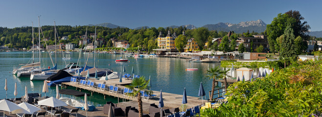 Schloss Velden, Liegestühle, Steg, Wörthersee, Kärnten, Österreich