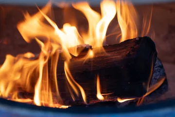 Foto op Aluminium 焚き火・薪を燃やす・キャンプ・暖炉イメージ © naka