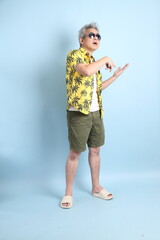 60s Senior in Summer vacation