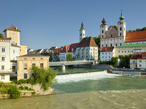 Michaelerkirche, Fluss Steyr m&uuml;ndet in die Enns, Steyr, Ober&ouml;sterreich, &Ouml;sterreich