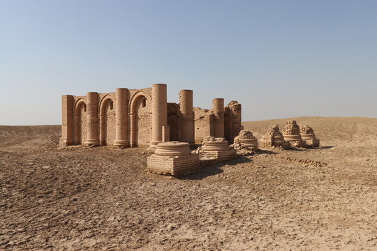 garius temple in the ancient city of uruk was rebuilt in the year 110 , thousands of years after the latest building of the akkadian civilization with blue sky .