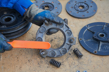 clean the tractor clutch, repair of grafting, brush grafting that has jammed, maintenance of...