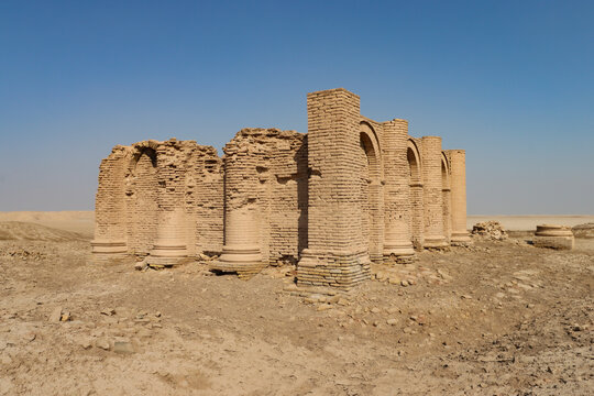garius temple in the ancient city of uruk was rebuilt in the year 110 , thousands of years after the latest building of the akkadian civilization with blue sky .