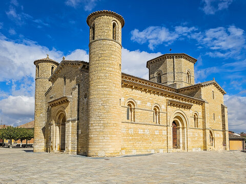 Romanesque church of San Mart&iacute;n de Fr&oacute;mista in the province of Palencia