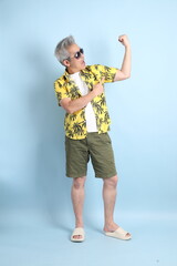 60s Senior in Summer vacation