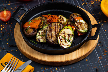 Grilled vegetables in a cast iron grilling pan, view from above