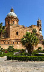 Obraz premium Palermo, Sicily, October 2018. - Palermo Cathedral in the sunshine. 