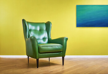 pièce sans meubles, mur jaune, parquet et un joli fauteuil vintage en cuir vert, un tableau bleu accroché au mur, design élégant épuré - obrazy, fototapety, plakaty