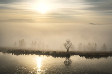 Fototapeta na wymiar sunrise over the river