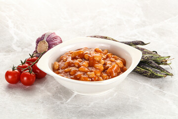 White beans in tomato sauce