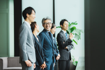 ダンディなグレイヘアの経営者