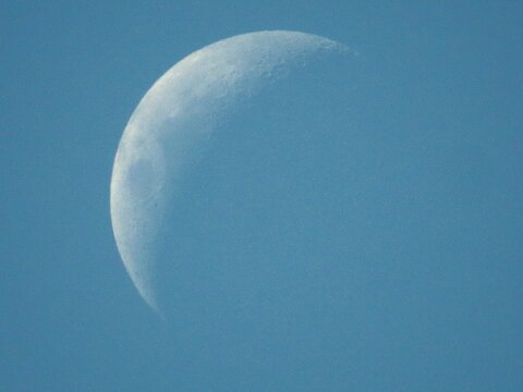 Lua crescente diurna