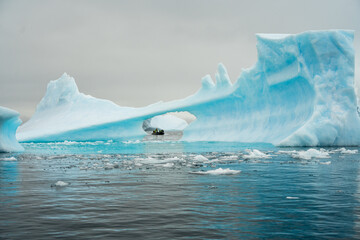 Icebergs of Antarctica from a frozen time