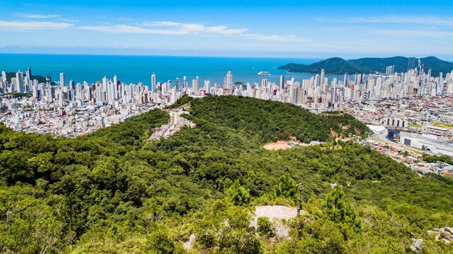 Balne&aacute;rio Cambori&uacute;-beautiful aerial view of Pico da Teta. SC