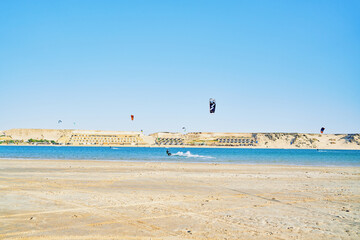 Fototapeta na wymiar kite surfer on the beach