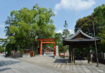 城南宮　手水舎と鳥居　京都市伏見区