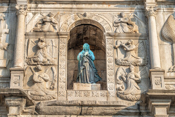 Obraz premium The statue and detail of the front wall of the Ruins of St. Paul's Macao, China.