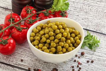 Canned sweet green peas conserve