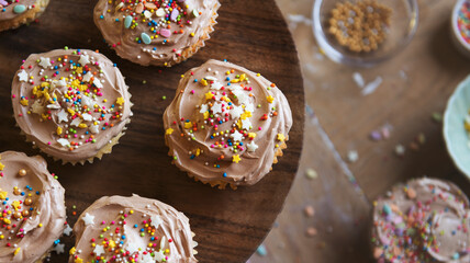 Chocolate cupcake food photography recipe idea - obrazy, fototapety, plakaty