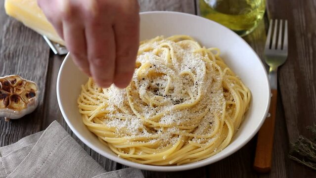 Roman pasta spaghetti with black pepper and cheese. Cacio e pepe. Recipes.