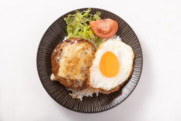 チーズハンバーグ丼（ロコモコ）
