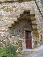 Entrée d'angle du "Grenier à Sel", maison de la Gabelle du XVème (15ème) siècle, Malleval, Pilat, France