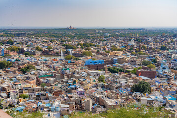 Fototapeta na wymiar View to the blue town from the Mehrangarh Fort in Jodhpur, Rajasthan