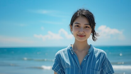 夏のビーチと笑顔の女性_1