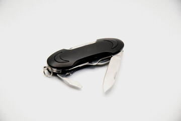 Wielofunkcyjny nożyk, scyzoryk z czarną rękojeścią
