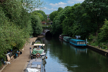 Londra - 06 03 2022: Vista del ingresso al Islington Canal Tunnel dal Thornhill Bridge su Caledonian Rd