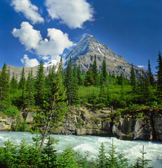 Mount Robson, Mount Robson Provincial Park, Canadian Rocky Mountain - UNESCO World Heritage Site