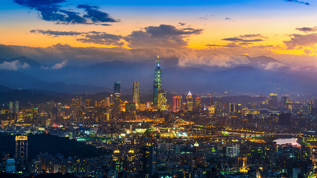 Fototapeta Aerial view of Taipei cityscape at sunset in Taiwan.