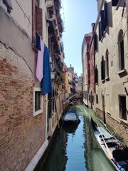 Fototapeta na wymiar Venetian Tranquility: Laundry Day by the Canals
