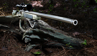 Rifle for hunting that uses blackpowder