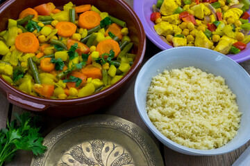 Verduras, pollo con verduras y cuscús