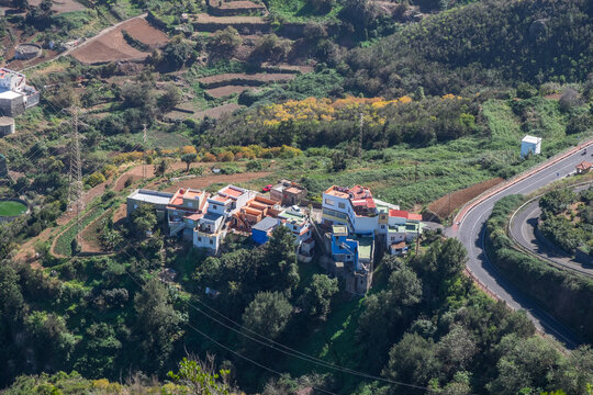 Carretera y paisaje rural en Los Realejos, Tenerife, islas Canarias