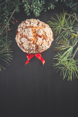 Panettone natalizio mandorlato con uvetta