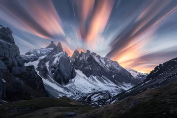 Fotobehang Magisches Alpenglühen: Langzeitbelichtung eines Sonnenuntergangs bzw. Sonnenaufgangs in den Alpen / Bergen © Seegraphie