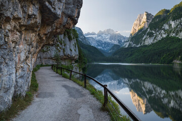 Strasse um den Gosausee, Dachstein, Salzkammergut, Oberösterreich, Österreich