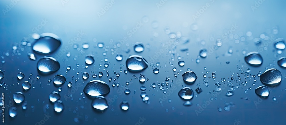 Poster An up-close view of small water droplets collecting on the smooth surface of a window