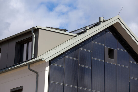 Mehrfamilienhaus mit Solarfassade